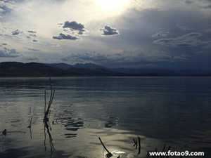 做梦梦见在湖水里玩(做梦梦见在湖水里玩耍)