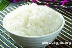 做梦梦见吃馊小米饭(做梦梦到吃小米饭)