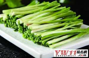 做梦梦见韭菜是什么意思(做梦梦见韭菜是什么意思梦见吃韭菜水饺)