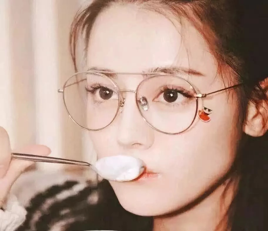 戴眼镜很有气质的3大星座女-神算网