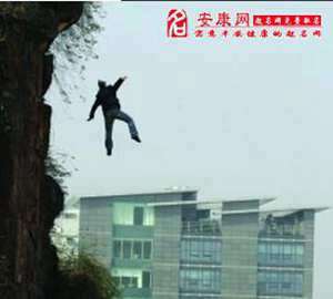 做梦梦见从山上掉下来又爬上来(做梦梦见从山上掉下来)