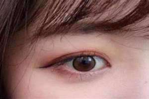 女生左眼皮跳是好事还是坏事(女生左眼皮跳)