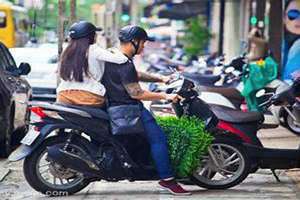梦见坐摩托车是什么预兆 梦见坐摩托车抱着男人
