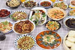 除夕年夜饭作文300字6年级(除夕年夜饭)