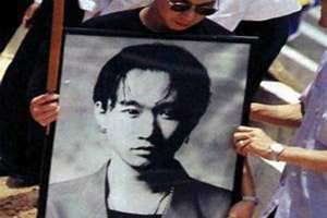 黄家驹是怎么出意外的 黄家驹93年摔倒视频