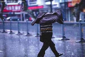 梦见被雨淋湿周公解梦(梦见被雨淋湿)