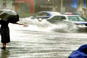 梦见下暴雨涨洪水是什么兆头 梦见下暴雨发大水是什么征兆