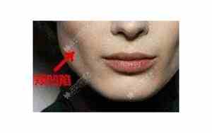 侧脸腮帮凹陷面相女