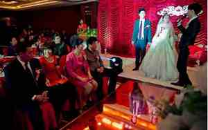 结婚婚庆司仪谁出钱