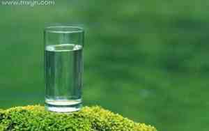 女性做梦梦见水是财运