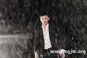 做梦梦到下小雨自己被淋湿了(梦见下小雨自己被淋湿)