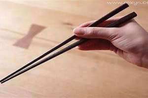 梦见筷子断了什么预兆(梦见筷子)