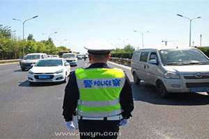 梦见交警拦下自己的车(梦见交警)