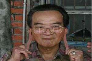 两耳垂肩双手过膝面如冠玉唇若涂脂(两耳垂肩)