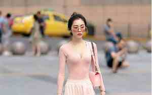 大腿偏细的面相女图片
